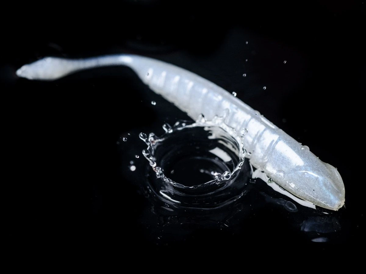 Molix Sneaky Stick 4,5"/11,25cm Sinking (8pcs) White Shad 2 Molix Sneaky Stick 4,5"/11,25cm Sinking (8pcs) White Shad - Afbeelding 2