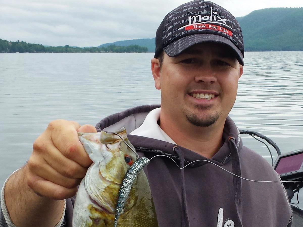 Molix Sneaky Stick 4,5"/11,25cm Sinking (8pcs) White Shad 1 Molix Sneaky Stick 4,5"/11,25cm Sinking (8pcs) White Shad